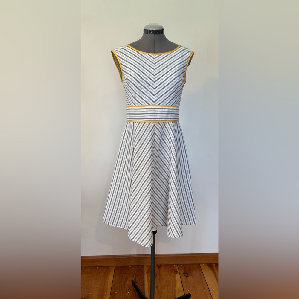 London Style White and Gray A-Line Midi Dress